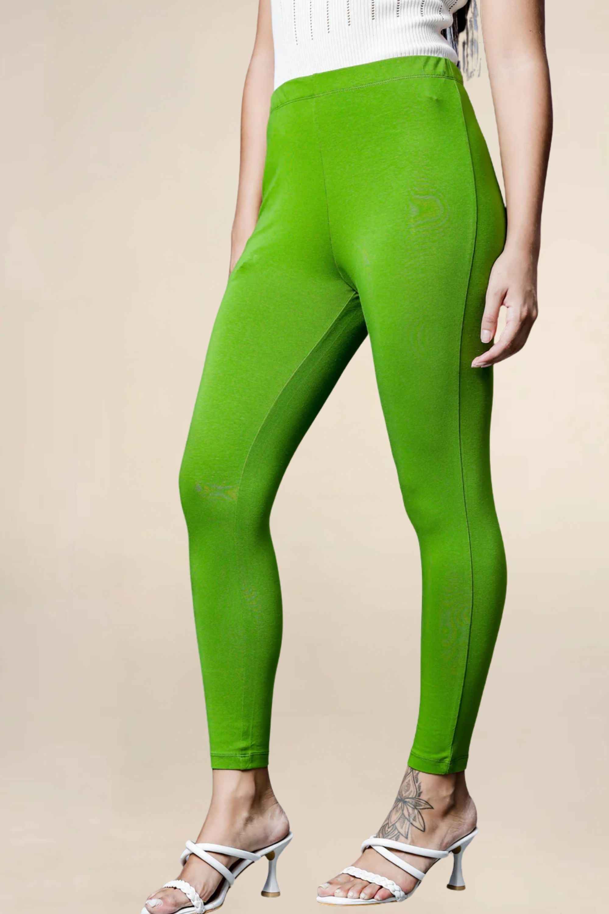 ONE SKY WOMEN CHUTNEY GREEN SOLID LEGGINGS
