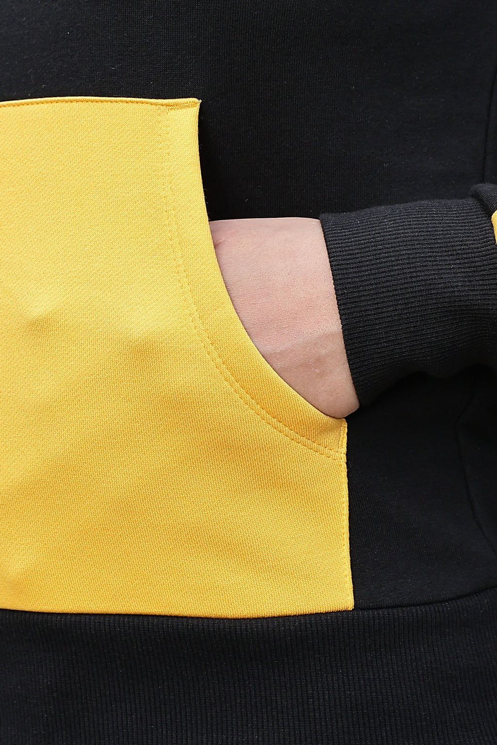 WOMEN ROUND NECK BLACK SWEATSHIRT
