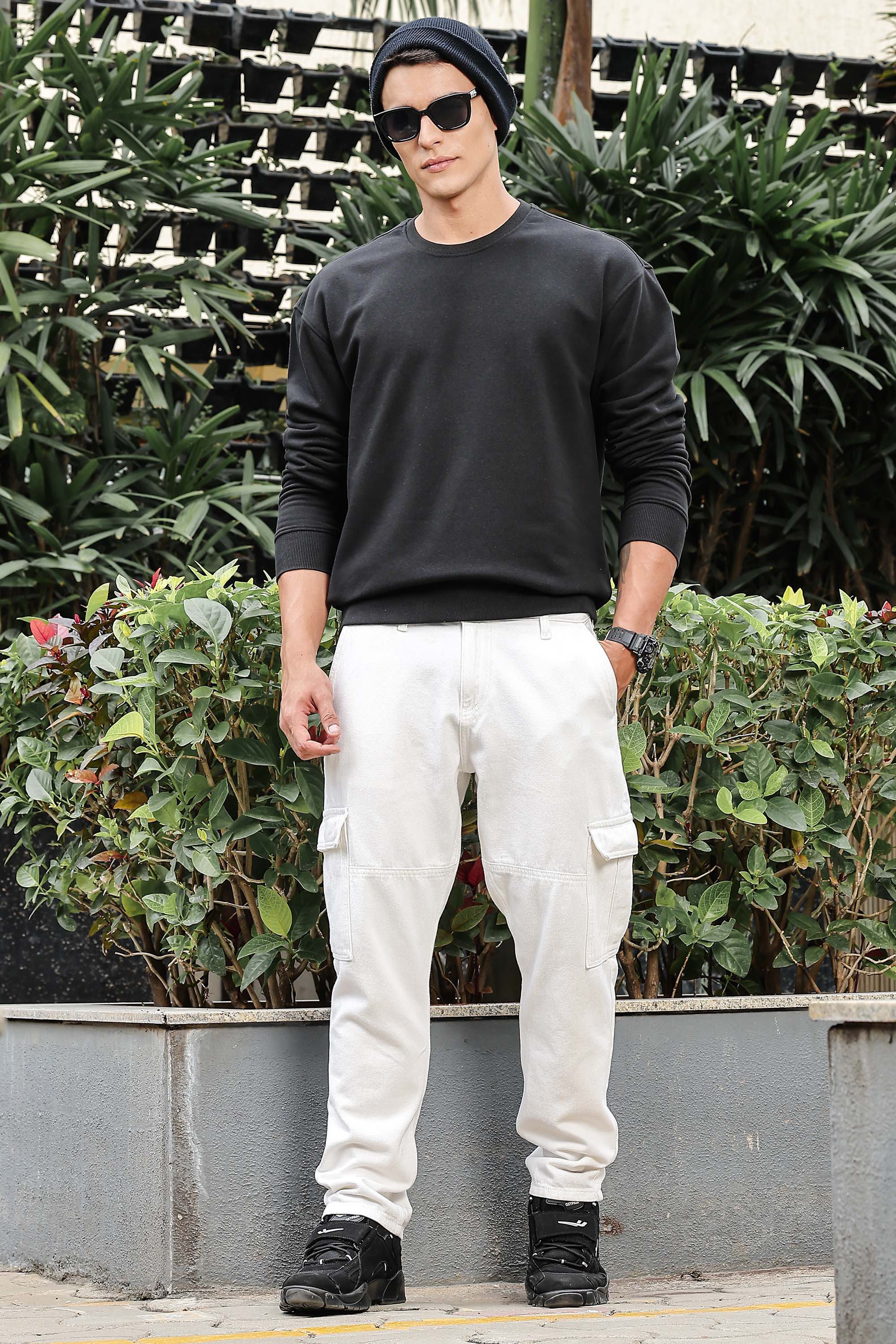 MEN BLACK SWEATSHIRT