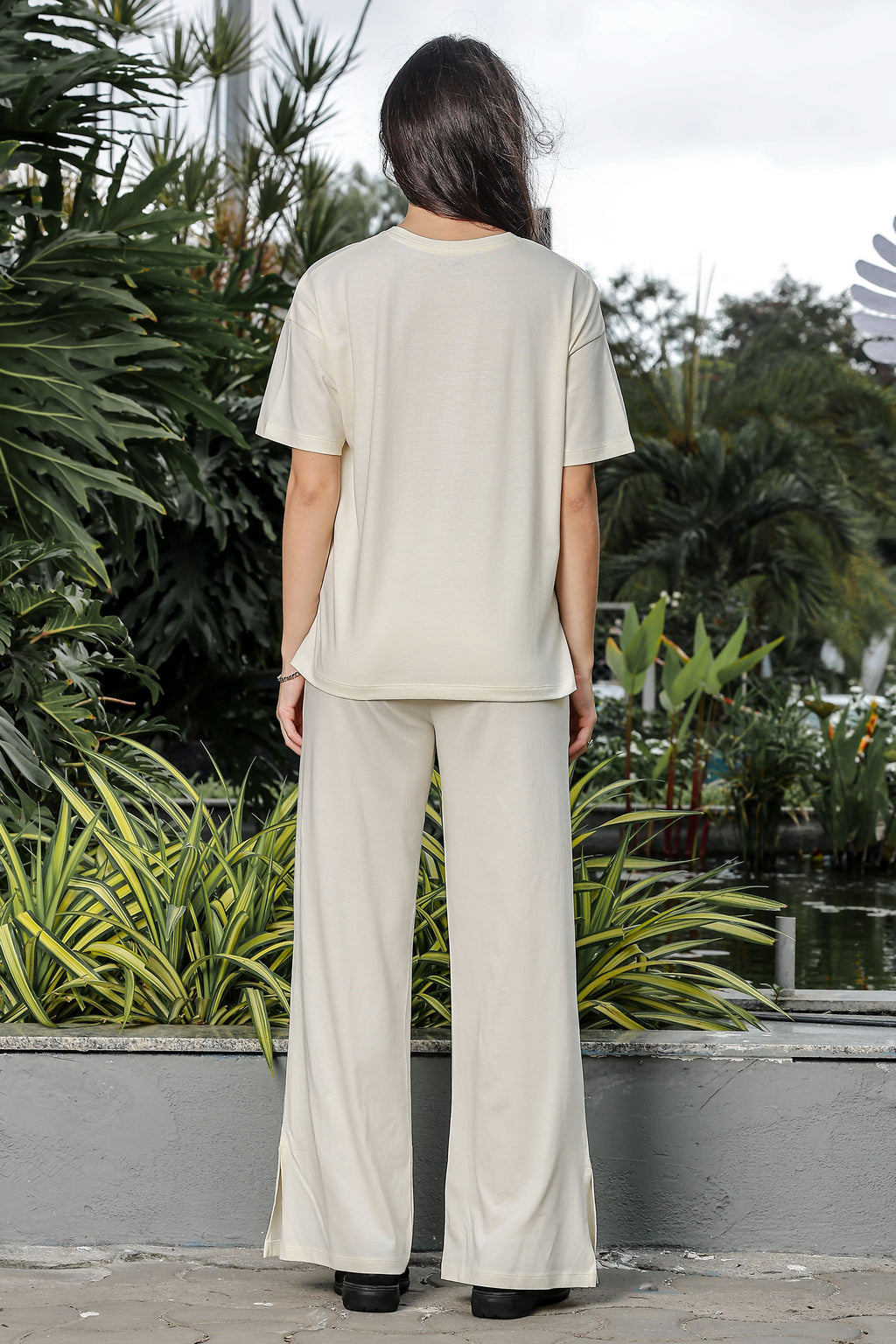 WOMEN ROUND NECK WHITE HALF SLV  CO-ORD SET